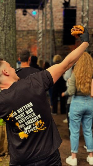 Wir machen Festivals und sorgen für gute Stimmung auch an den Foodständen.